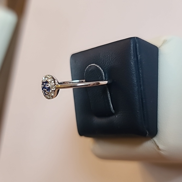 14KT gold and diamond and sapphire Petite ring. - Picture 2 of 5
